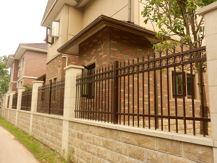 圍墻欄桿完工