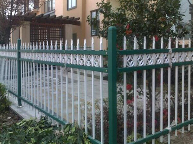 三橫桿鋅鋼圍墻護欄