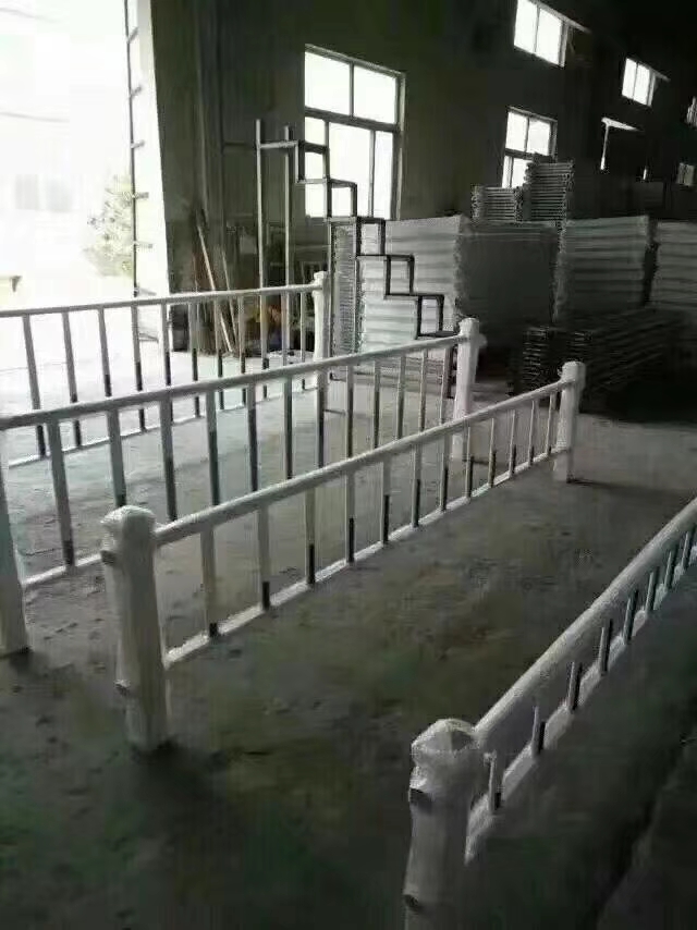 常規(guī)道路護欄分離護欄